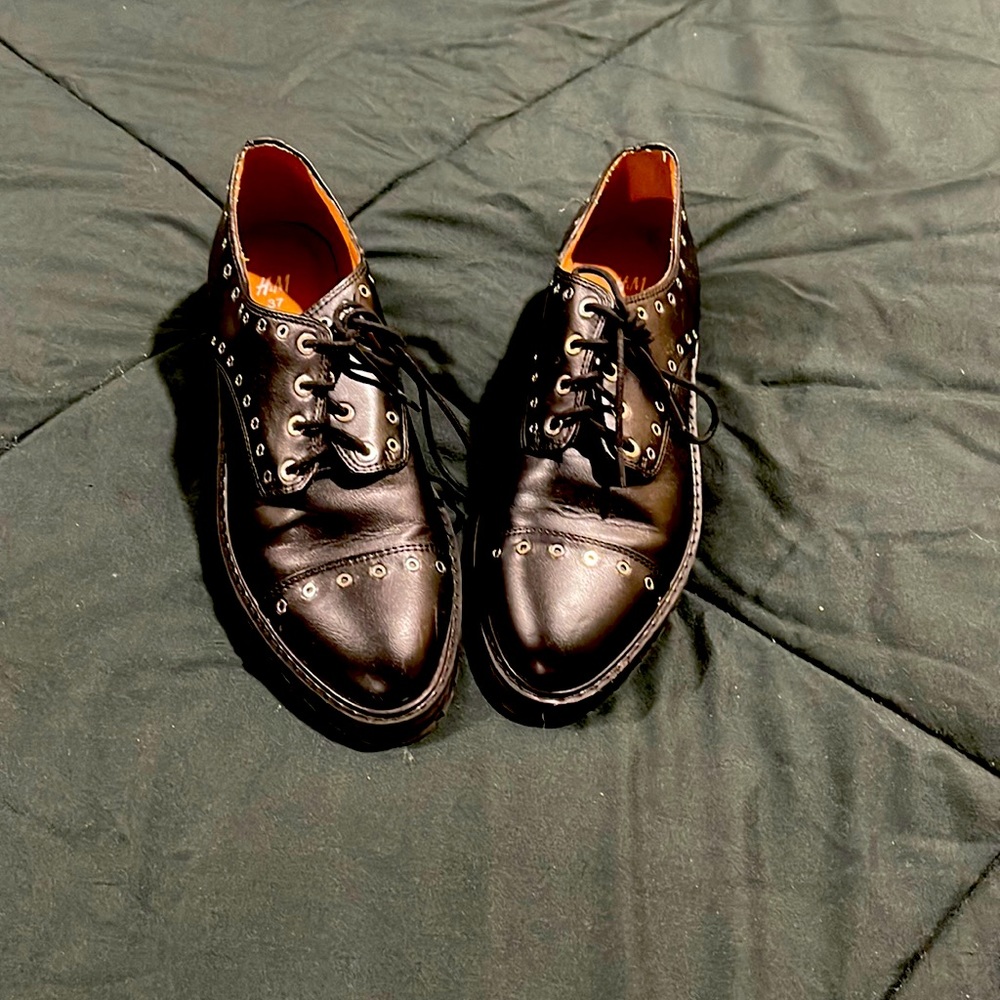 Black H&M shoe.
